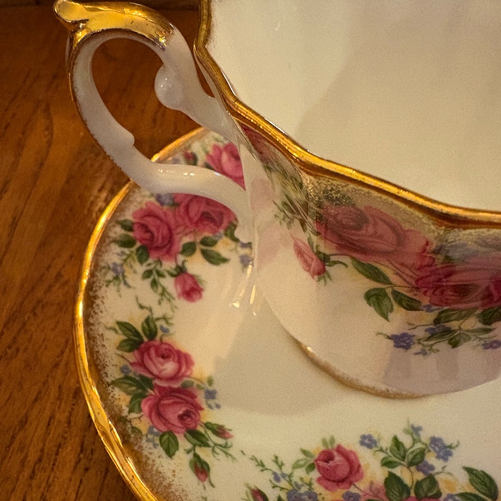 Elizabethan Fine Bone China Teacup & Saucer – Pink Roses & Gold Trim - Picture 7 of 11